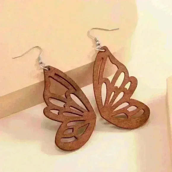 Wood CUT OUT Half Butterfly Wing Design Drop VTG Large LIGHTWEIGHT Dangle Earrin - Picture 3 of 3
